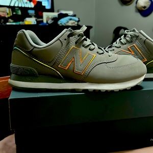 COPY - New Balance WL574 CLE Womens Lace up Trainer Gold Trim Grey Size: 9